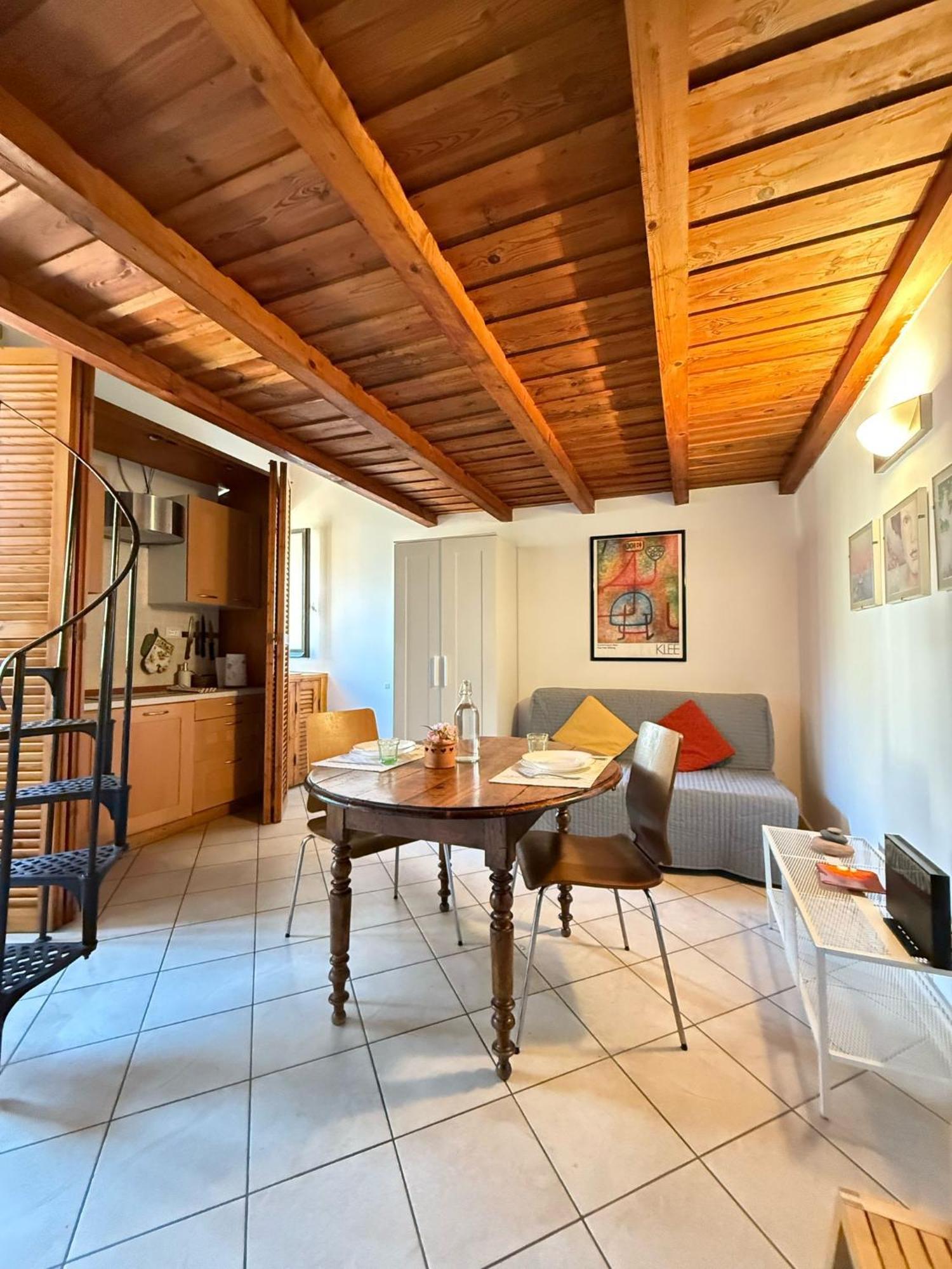 Апартаменти Rione VI Loft Рим Номер фото